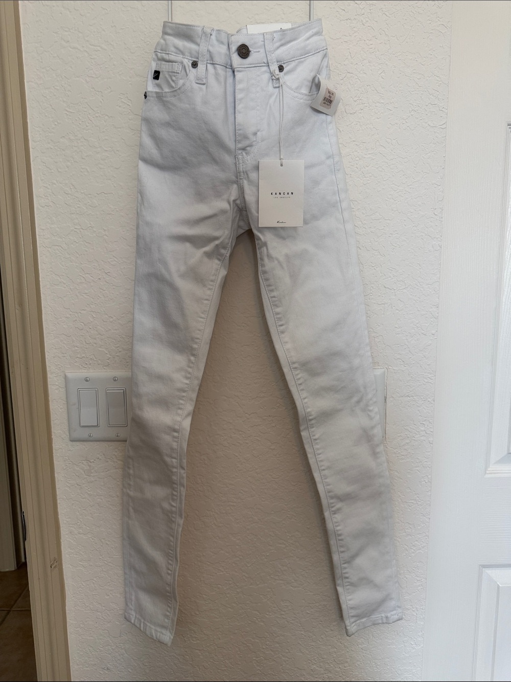 KanCan White Skinny Jeans size 23